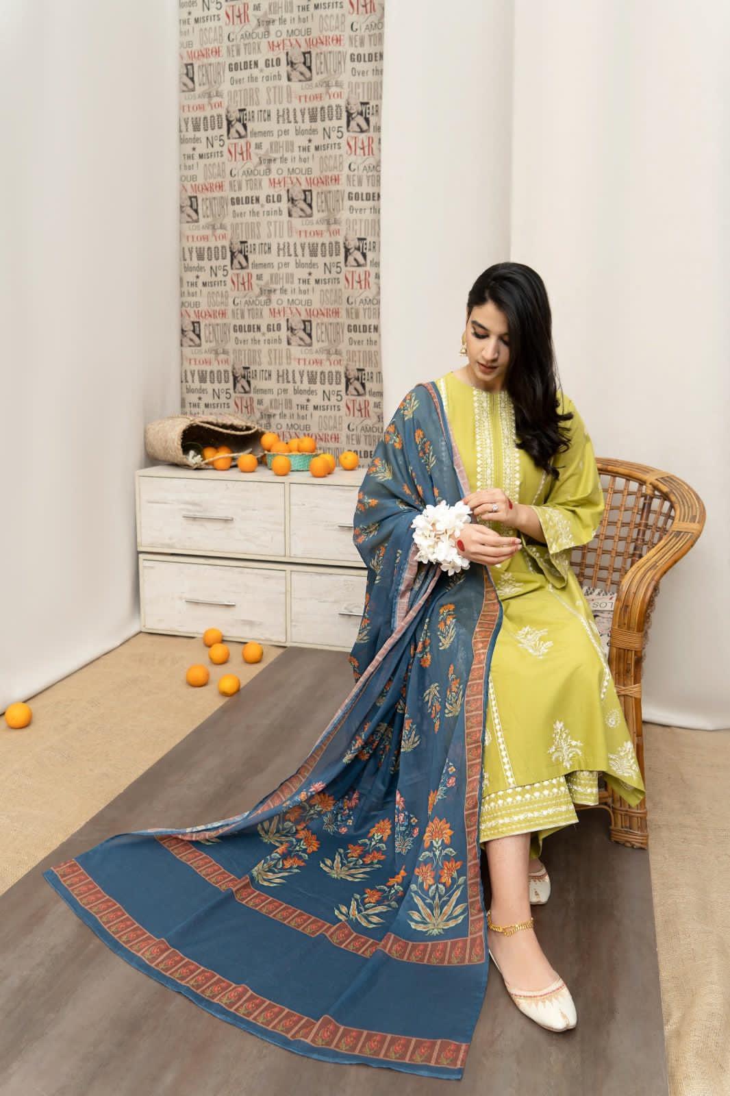 3 PCs Woman's Unstitched Embroidered Suits